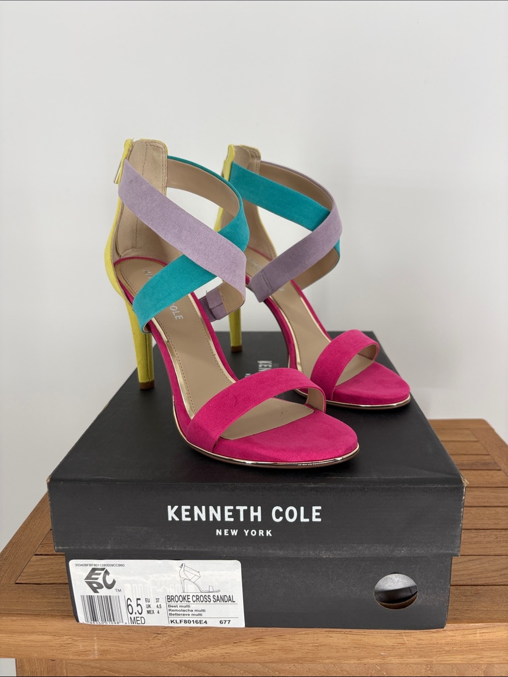 New Kenneth Cole Brooke cross sandals size 6.5